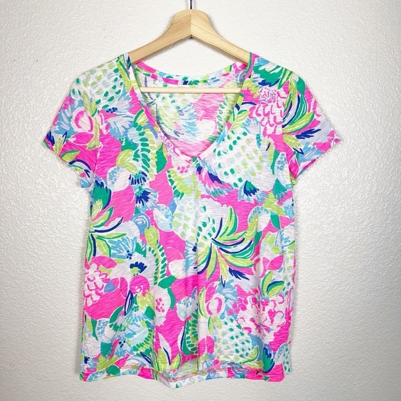Lilly Pulitzer Tops - Lilly Pulitzer Size XS Tropical Etta V Neck‎ Short Sleeve Bright Colorful Tee
